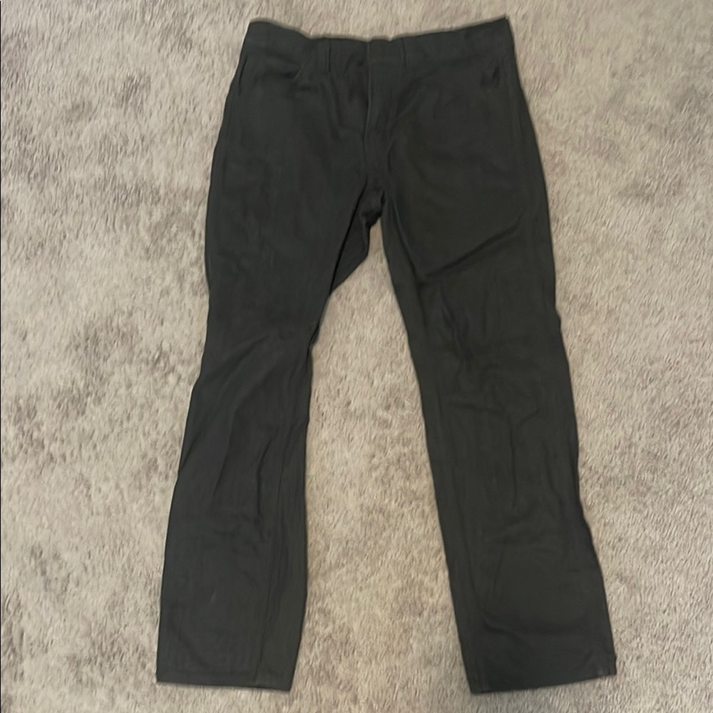 Levi's 513 Charcoal Gray Slim Jeans Versatile Style